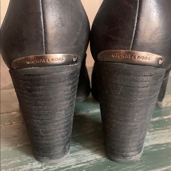 Michael Kors Leather Double Zip Booties. - Picture 2 of 6